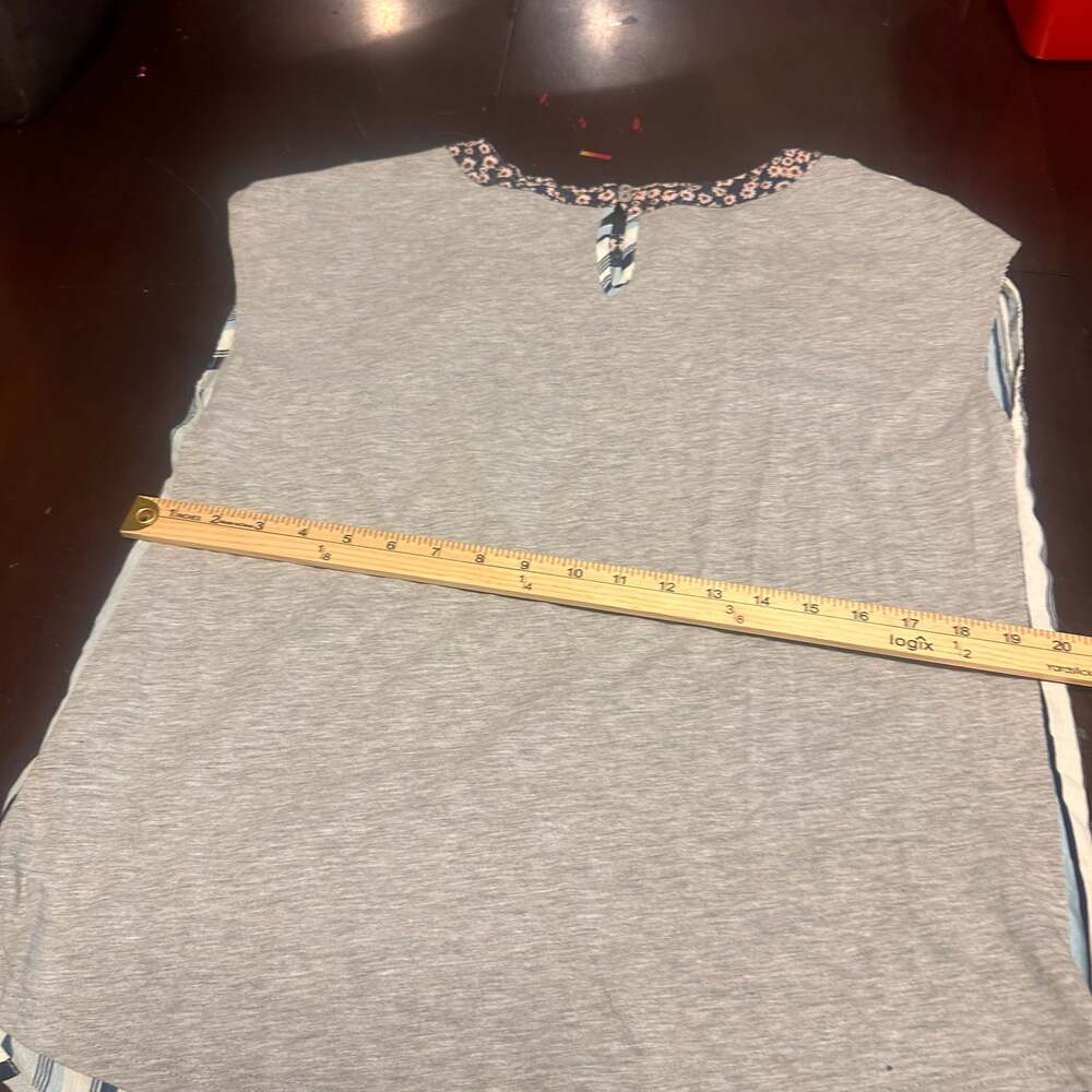 Entro Casual Spring Top Blue Striped w/ Floral Detail M - Picture 8 of 9